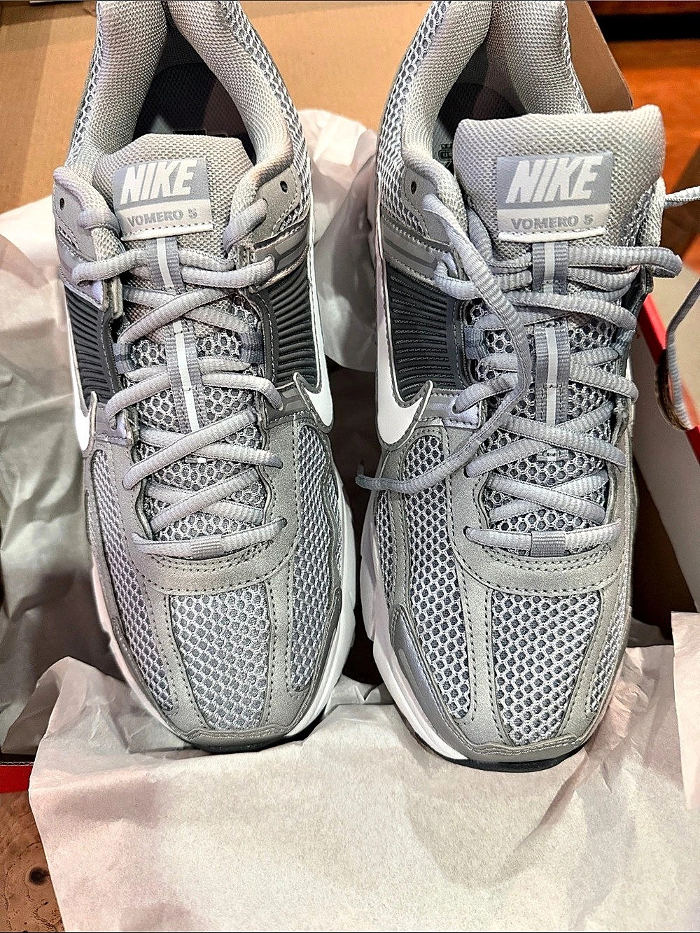 Nike Vomero 5 Athletic Sneakers Gray & White US 10.5 Like New